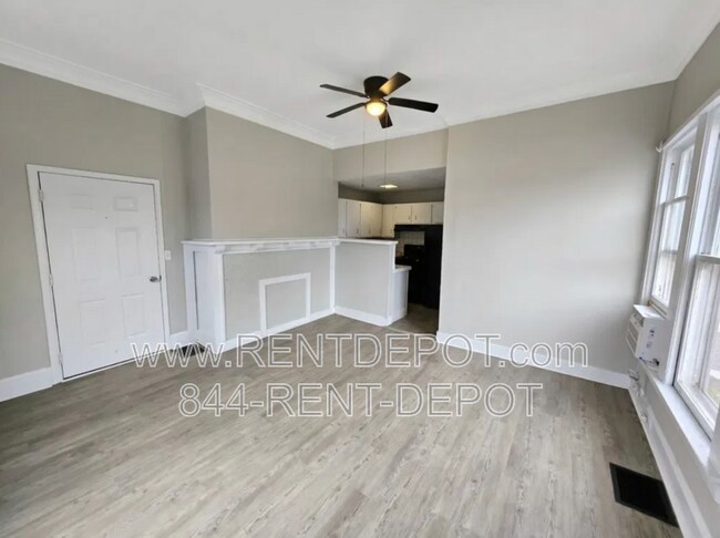 Building Photo - 815 SE 6th St