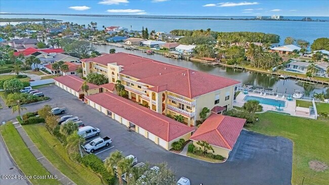 Foto del edificio - 300 S Banana River Blvd