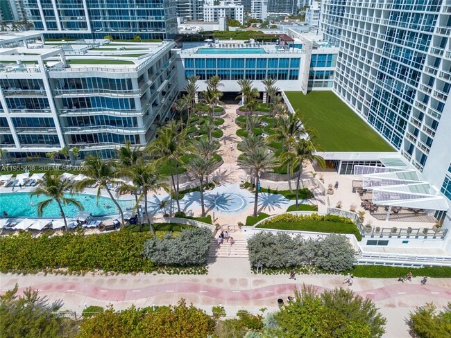 Foto del edificio - 6799 Collins Ave
