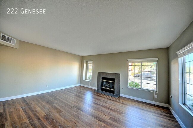 Foto del edificio - Quaint 3 Bedroom Townhome