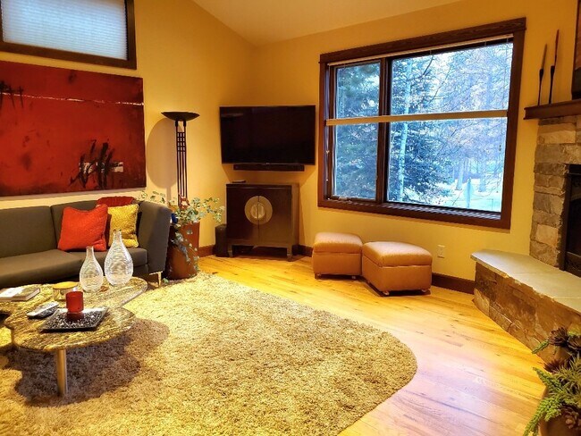Building Photo - Near Golf, Ski Resort, Lakes....