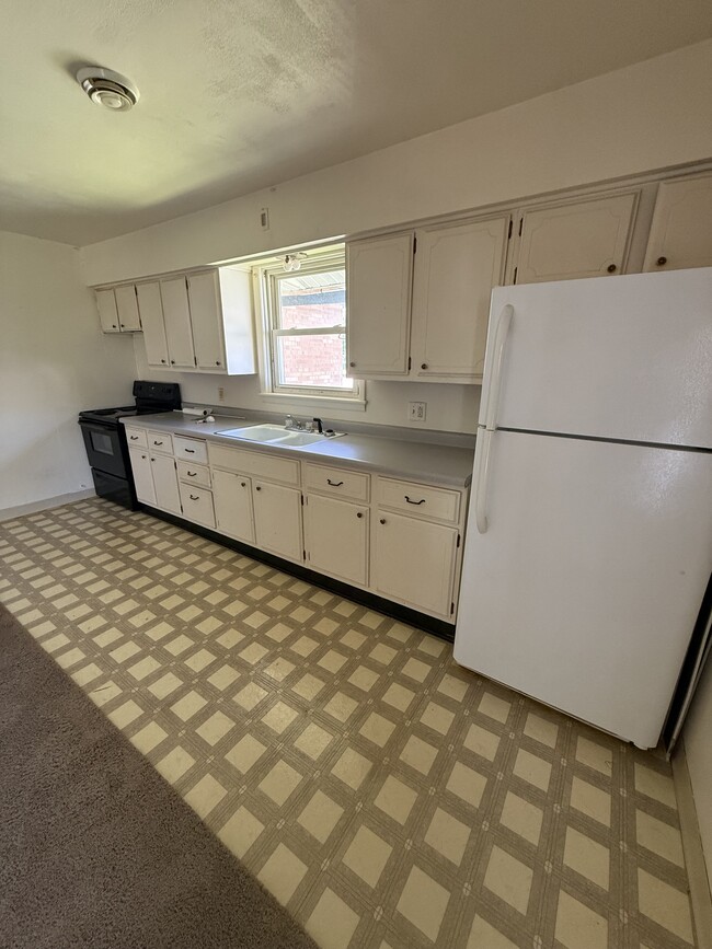 Building Photo - 533 W Cherry St, Lancaster, WI 53813