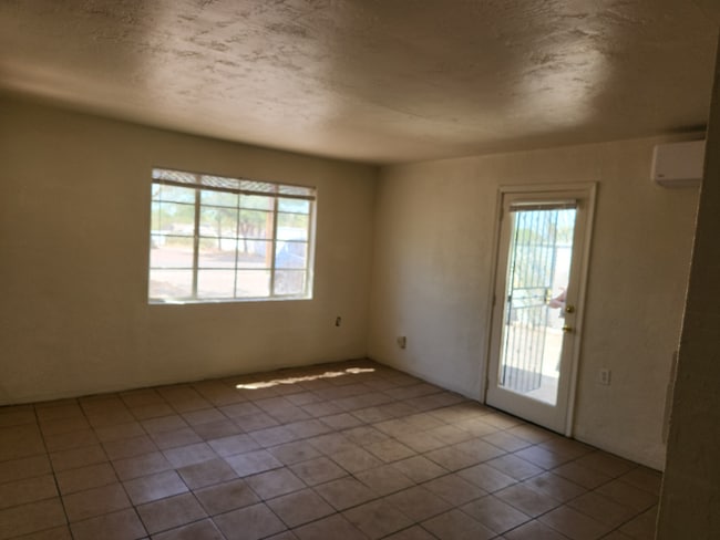 Photo - 2140 N Forgeus Ave Apartment