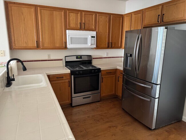 Foto del edificio - Home for Rent in Gold River, CA
