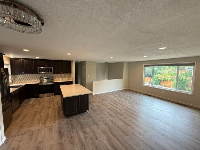 Foto del edificio - Tastefully Updated Kingsgate home!