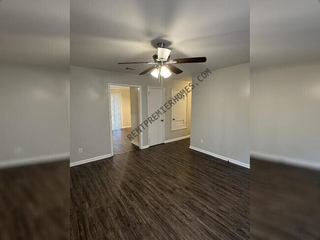 Foto del edificio - 5904 Lyndell Dr