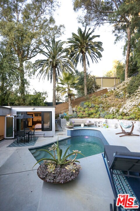 Building Photo - 2180 Coldwater Canyon Dr