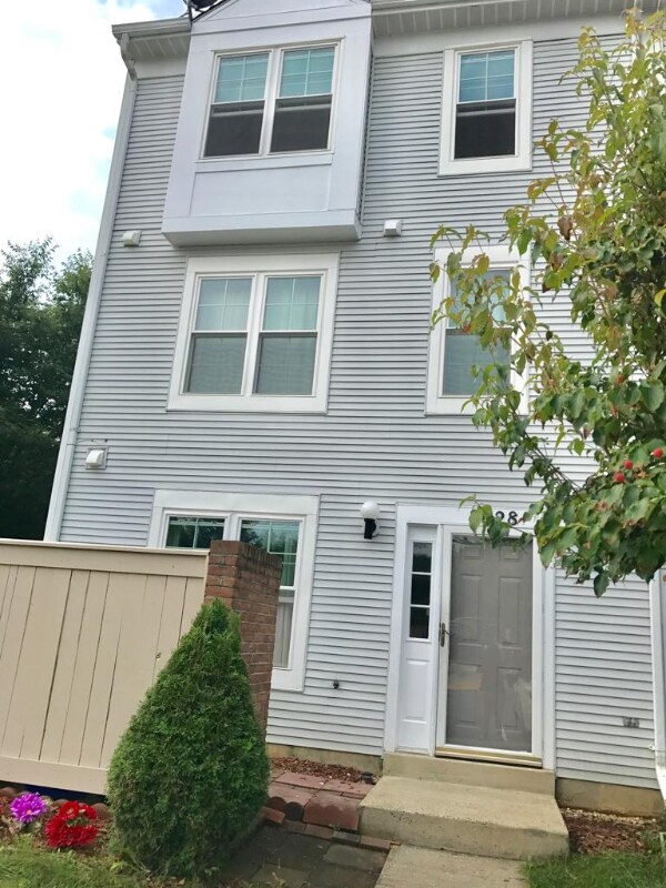 028 Harbor Tree Way, Montgomery Village, MD 20886 Townhome Rentals in