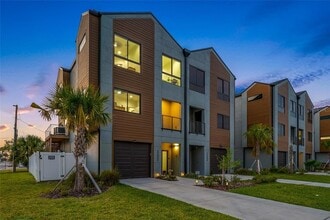 Building Photo - 2200 Bay Blvd