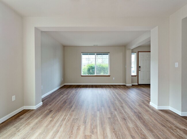 Building Photo - Spacious 5-Bedroom, 2.5 Home in Maple Valley