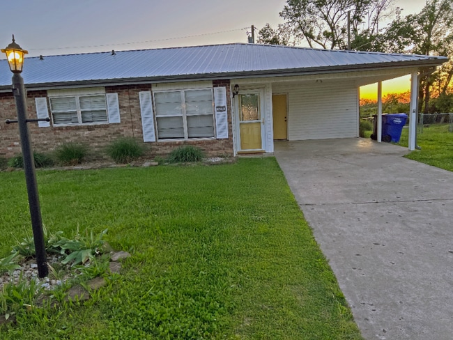 Photo - 628-630 S 21st St Apartment