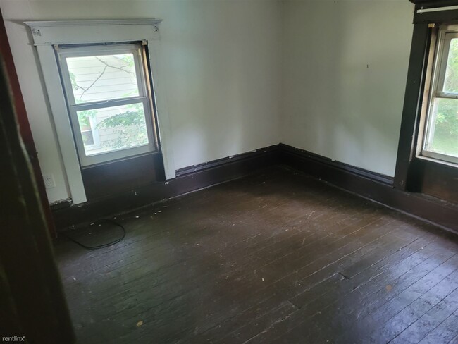 Building Photo - 4 br, 2 bath House - 305 East Maywood Avenue