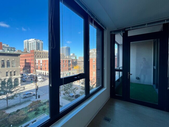 Foto del edificio - 733 N Wells St