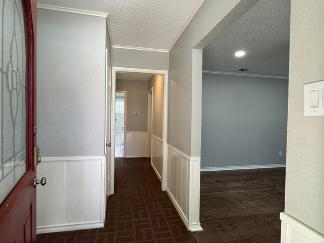 Foto del edificio - 1825 Courtney Dr