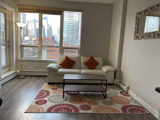 Photo du bâtiment - Upscale 1 Bedroom Apt, Furnished with Utilities Included