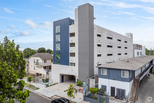 Building Photo - Brynhurst Apartments