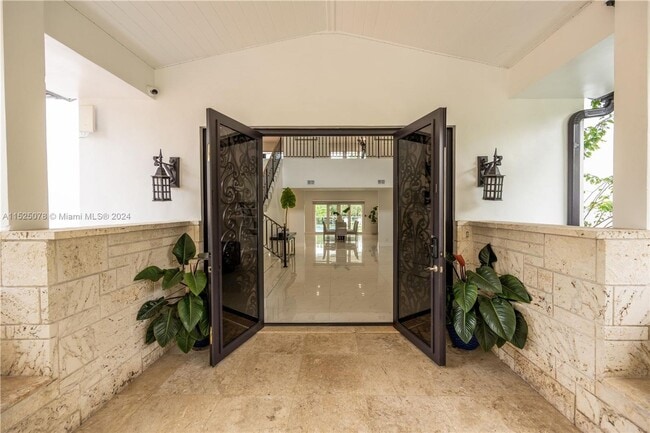 Foto del edificio - Amazing 2 Story House in Coral Gables