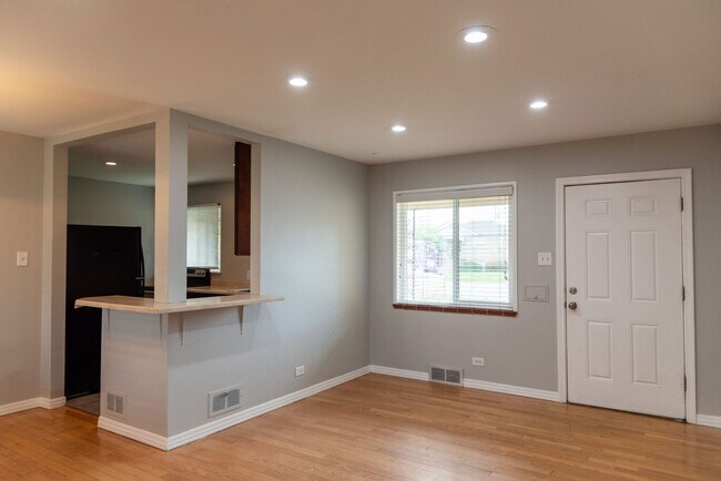 Foto del edificio - 3 Bed 2 Bath Home For Rent across from Slo...