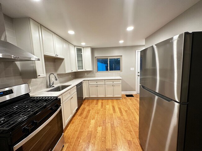 Foto del edificio - 1545-1547-1547 Garling Ave