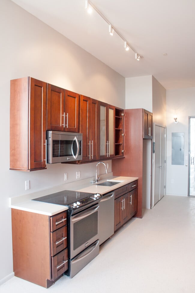 Building Photo - 275 Medford