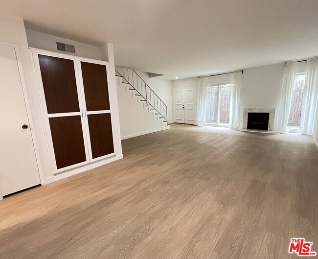 Foto del edificio - 5115 Kester Ave