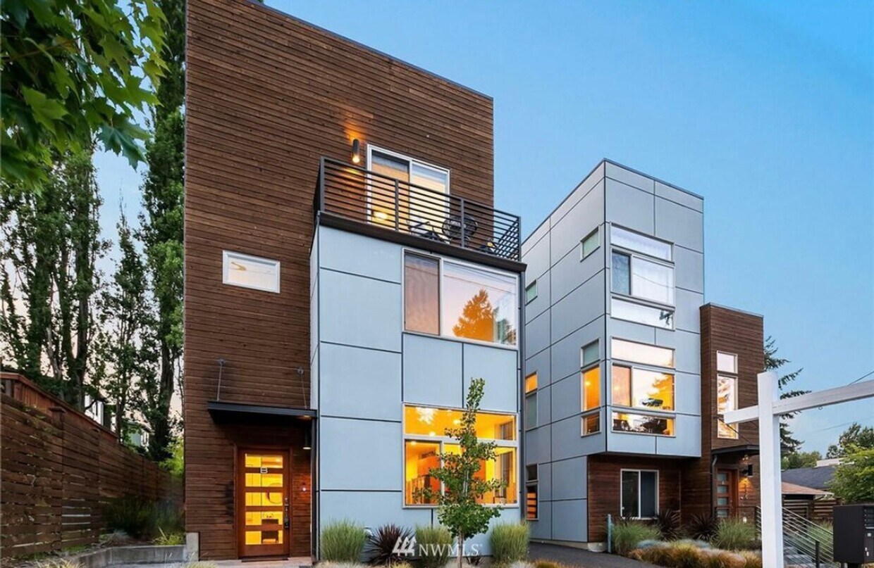 Primary Photo - Welcome Home 3 bd 2.5 ba - West Seattle To...