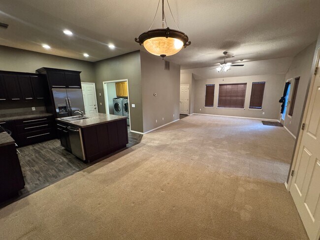 Foto del edificio - 4720 St Andrews Way