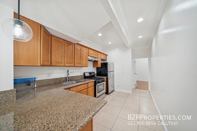 Foto del edificio - 6680 De Longpre Ave