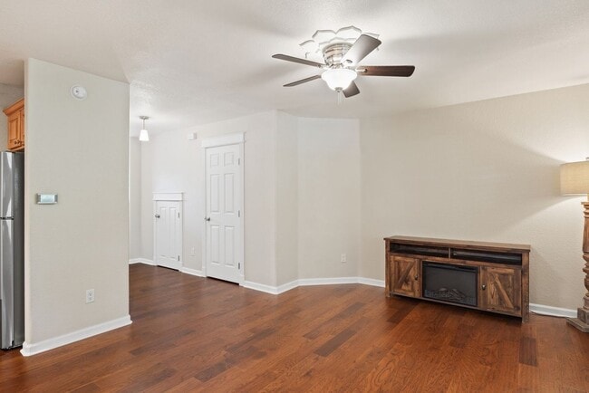 Building Photo - 408 Sunny Slope Dr