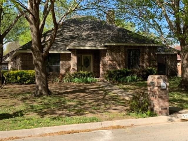 Primary Photo - 1325 Cambridge Ln
