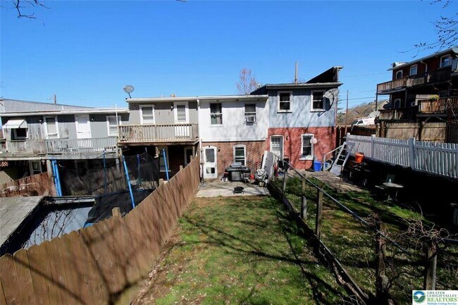 Foto del edificio - 822 E 8th St