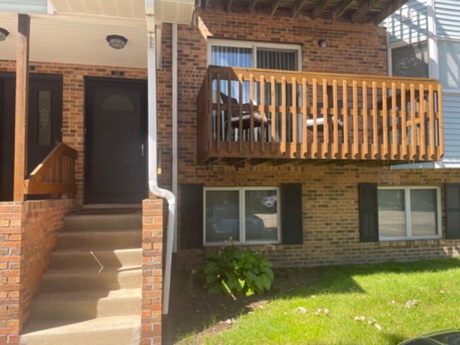 Building Photo - 212 Pinewood Dr