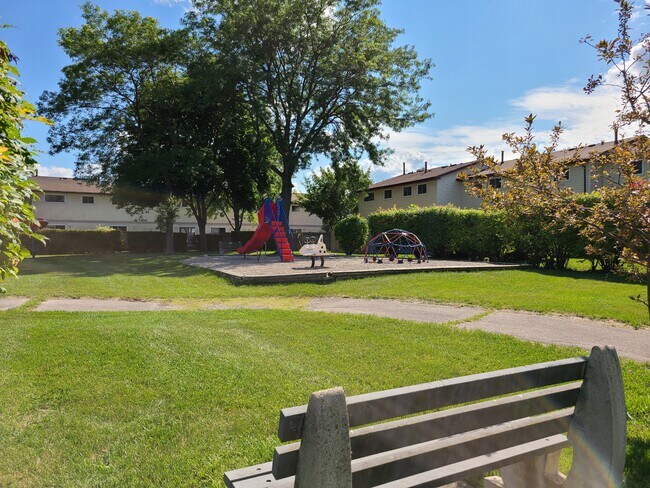Photo du bâtiment - 200 St Clair Blvd