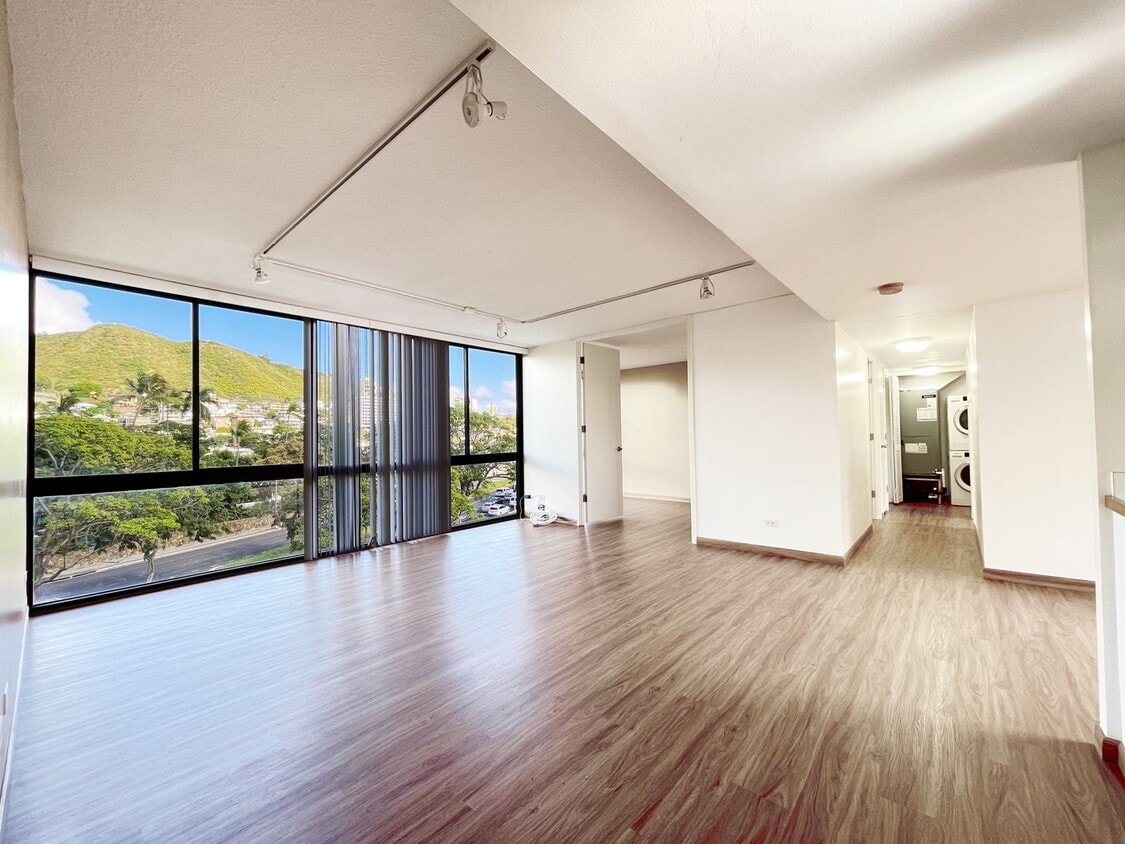 Primary Photo - Downtown Living at Royal Queen Emma! 2 PAR...