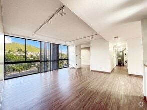 Building Photo - 222 S Vineyard St