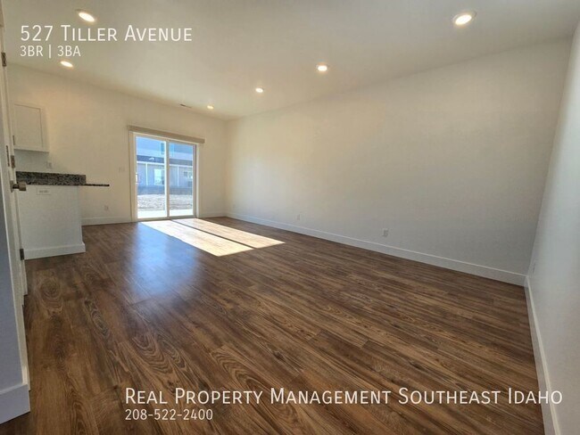 Building Photo - Brand New & Modern 2-Story Town Home for R...