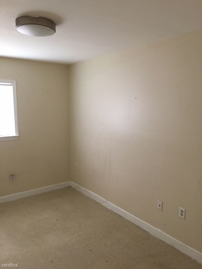 Building Photo - 141 Pine Grove Ave