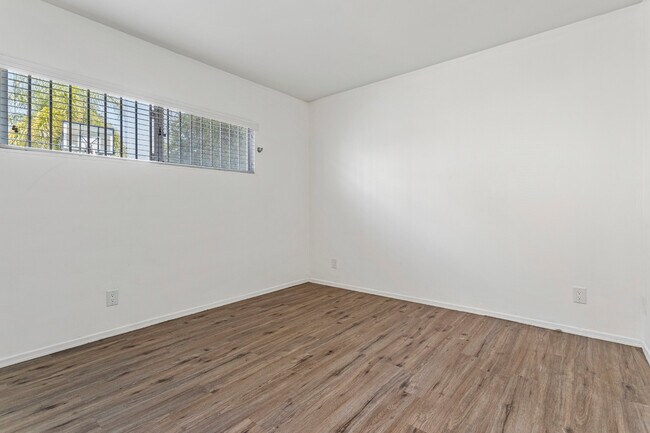 Foto del edificio - 1173 W 29th St