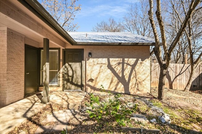 Foto del edificio - 1402 Waterloo Tr