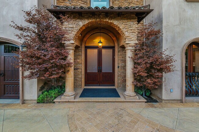 Building Photo - 1191 N Bundy Dr