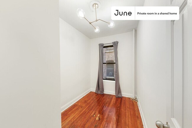 Foto del edificio - Room in Shared 3 bed/1 bath home