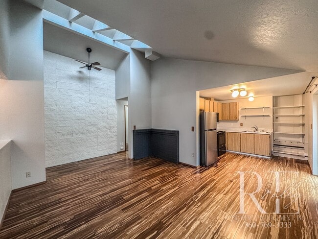 Foto del edificio - Charming 3-Bed Tacoma Home with Skylights & Unique Touches