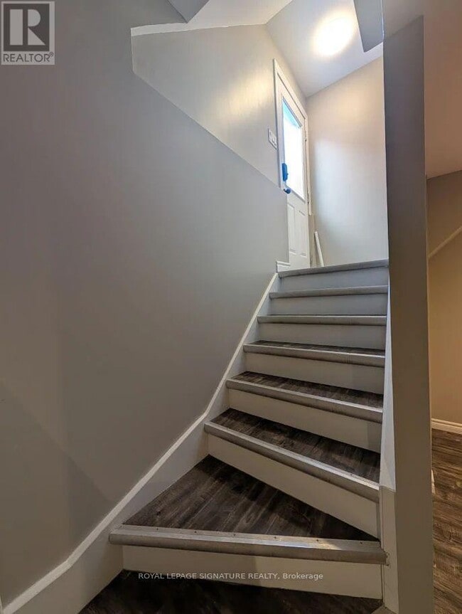 Building Photo - 87 Boulder Crescent