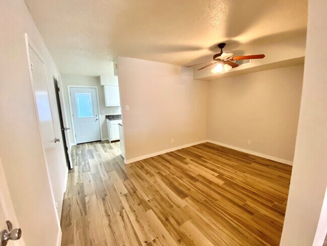 Building Photo - 18 Audubon Pl