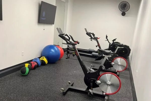 Building Photo - LivRed