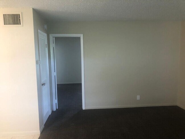 Foto del edificio - Riverside Manor/N'ice Apartments - 889 Riverside Drive, Ft. Lauderdale, FL 33312