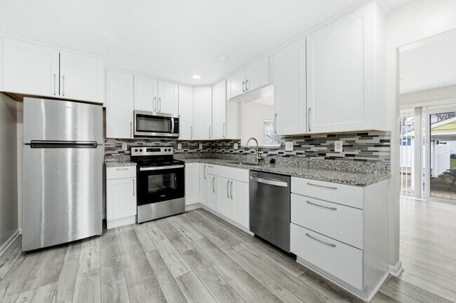 Building Photo - 22546 Ira Blvd