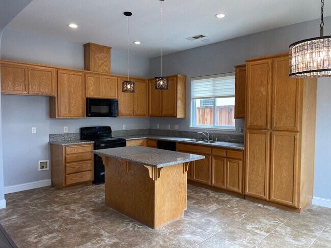 Foto del edificio - Immaculate 4br Pet Friendly Home in Morada