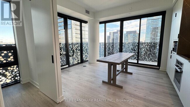 Photo du bâtiment - 55 Charles St E