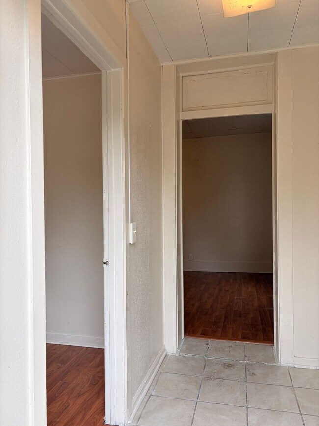 Foto del edificio - 2-Story 4 Bed/2 Bath Home with Basement & W/D